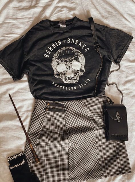 90s Mom Fashion Grunge, Hhn Outfit Ideas Plus Size, Slytherin Shirt Ideas, I Prevail Concert Outfit, Black And White Witch Outfit, Summer Bartender Outfit, Summer Outfits Goth Grunge, Grown Up Punk Style, Country Punk Outfits