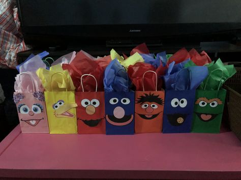 Card Box Holder, Sesame Street Birthday Party, Sesame Street Birthday, Gift Card Boxes, Loot Bags, Baby Party, Sesame Street, Birthday Balloons, Card Box