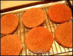 Cooking Burgers in The Oven (from frozen patties) Oven Hamburgers, Oven Baked Burgers, Baked Turkey Burgers, Burgers In The Oven, Frozen Burger Patties, Cooking Burgers, Burgers On The Stove, Oven Burgers, Baked Hamburgers