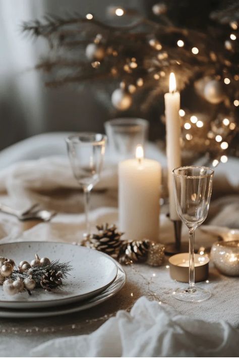 Master the art of minimalist holiday entertaining!  Get expert tips for creating elegant Christmas table settings that are both beautiful and practical. Perfect for hosts who love clean, modern style. #HolidayTable #MinimalistHome Some of the links in my articles are affiliate links. If you make a qualified purchase from one of my links I will make a small commission at no cost to you. Thank you for your support!!! Christmas Table Minimalist, Minimalist Christmas Table Setting, Minimalist Christmas Table, Elegant Christmas Table Settings, Center Piece For Dining Table, Elegant Christmas Table, Hosting Christmas Dinner, All Shall Be Well, Hosting Christmas