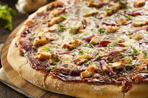 Leek Pizza, Jerk Chicken Pizza, Pizza Barbacoa, Low Calorie Chicken Recipes, Pizza Carbonara, Red Onion Recipes, Low Calorie Chicken, Cacciatore Recipes, Jamaican Jerk Chicken