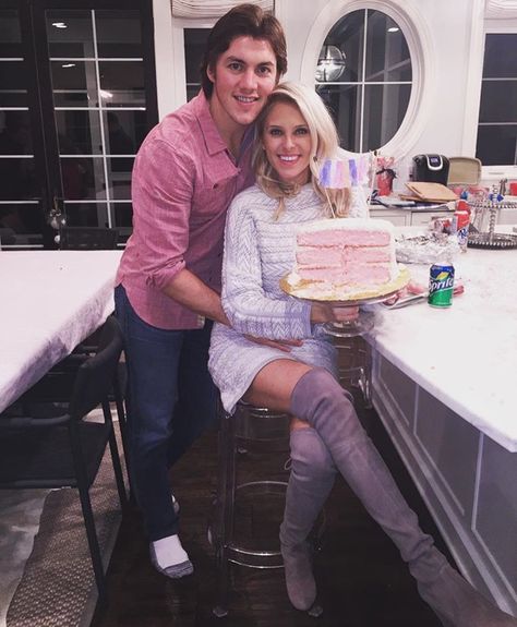 Lauren Oshie, Hockey Wife, Second Baby, Chicago Blackhawks, Relationship Goals, Nhl, Chicago, On Instagram, Blue