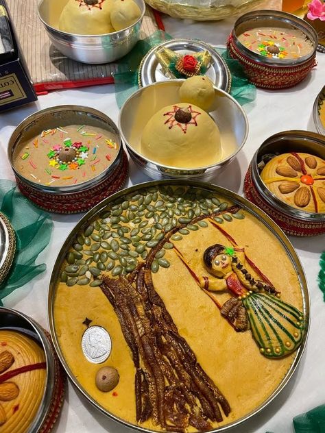 Sattu decoration Food Thali Decoration Ideas, Nuts Plate Decoration, Satu Decoration Ideas, Teej Packing Ideas, Sattu Recipes Ideas, Teej Festival Packing Ideas, Sattu Decoration Ideas, Teej Festival Decoration Ideas, Matli Decoration