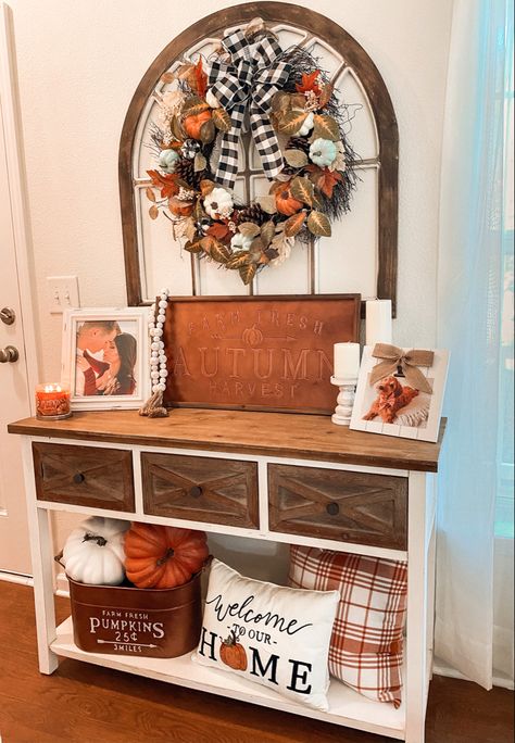 Farmhouse Halloween Entry Table, Entryway Table Pictures, Seasonal Entry Table Decor, Entry Way Fall Decorations, Fall Front Entry Way Table Decor, Entryway Table Fall Decor Ideas, Fall Thanksgiving Decor Living Room, Fall Home Ideas, Home Fall Decor Ideas Living Rooms