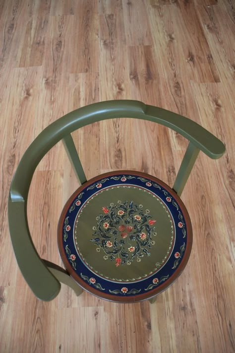 Vintage Hand Painted Furniture, Chill Playlist, Vintage Painted Furniture, Painted Stools, Painted Chair, Dream Furniture, Old Chair, Painted Chairs, Hand Painted Furniture