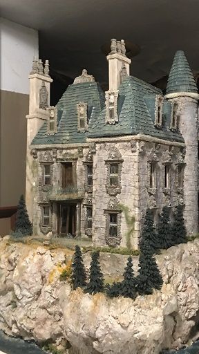 French Chateau Dollhouse, Mini Castle Bloxburg, Elevated House Design, French Doll House, Mini Castle, Dollhouse Garden, French Castles, Mini Doll House, Doll House Crafts