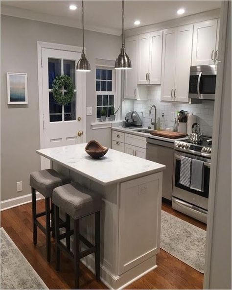 Cheap Small Kitchen, Small Kitchen Island Ideas, Kitchen Design With Island, Small Kitchen Layouts, Small Kitchen Island, Condo Kitchen, Kitchen Island With Seating, Casa Vintage, Kitchen Island Design