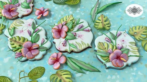 Hibiscus Cookies, Cookie Painting, Dessert Design, Flower Sugar Cookies, Crazy Cookies, Cookie Connection, Wolf Painting, Cupcake Bouquet, Favorite Dessert Recipes