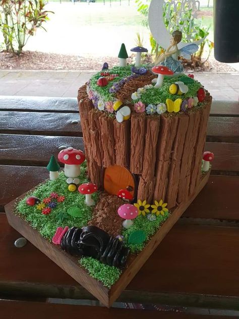 Whimsical tree trunk home to fairies cake Fairies Cake, Woodland Fairy Cake, Potion Play, Fairy House Cake, Woodland Birthday Cake, Fairy Theme Birthday Party, Disney Princess Birthday Cakes, Fairy Garden Cake, Fairy Birthday Cake