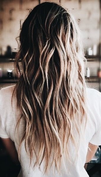 Long Shag Natural Wavy Hair, Haircut Layered Long, Long Hair With Choppy Layers Texture, Long Beachy Layers, Low Maintenance Haircut Long Wavy Hair, Long Shag Haircut Fine Hair, Haircut For Long Hair With Layers Wavy Beachy Waves, Haircuts Layered, Haircut Layered