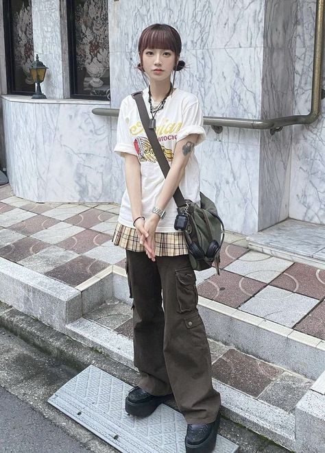 Green Based Outfits, Jorts Outfit Idea Alt, Japan Clothes Aesthetic, Soft Japanese Fashion, Dress And Pants Outfit Combo, Alt Rock Concert Outfit, Dress With Jeans Outfit, Streetwear Fashion Japan, Layering Outfits Aesthetic