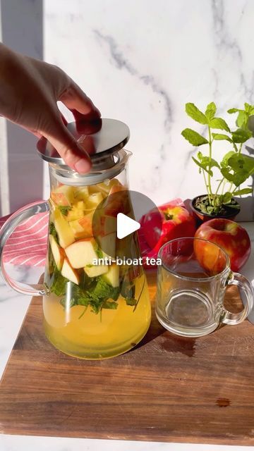 Amanda (Meixner) Rocchio on Instagram: "Debloat Peppermint Apple Gut Health Tea

This winter tea isn’t just warm and delicious, it also has ingredients that will benefit your gut health!

Peppermint has been shown to help improve symptoms of IBS and other digestive issues, while raw honey and apple act as a prebiotic which helps the good bacteria in the intestines facilitate healthy digestion so extra bonus if you eat some apple slices

What you need:
*makes 2 servings*
2 peppermint tea bags
2 small apples or 1 large
Fresh mint leaves
1 tbsp honey
3-4 cups water

*steep for at least 10 minutes*

#healthyeating #guthealth #healthyrecipes #healthyrecipe #tea #fitfood #mealprep #healthydrinks" Apple Mint Tea, Amanda Meixner, Scd Diet, Detox Waters, Inflammatory Recipes, Apple Mint, Apple Tea, Winter Tea, Health Tea