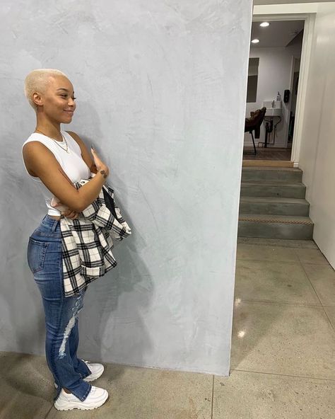 Soft Indie Outfits, Winter Indie Outfits, Head Outfits, Bald Baddie, Short Relaxed Hairstyles, Fem Fashion, Drip Fits, Tapered Natural Hair, Grey Hair Inspiration