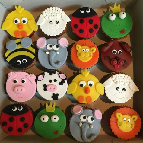 Dieren cupcakes Animal Fondant Cupcakes, Animal Face Cupcakes, Character Cupcakes Ideas, Animal Muffins, Fondant Cupcakes Ideas, Animal Theme Cupcakes, Animal Cupcakes For Kids, Cupcakes Decoration Fondant, Cupcake Animals