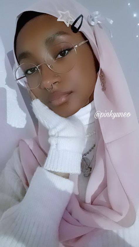 Hijabi Coquette, Modest Muslim Outfits, Cute Hijabi Outfits, Looks Hippie, Aesthetic Hijab, Headwrap Tutorial, Hijabi Fits, Head Wrap Styles, Hijabi Aesthetic