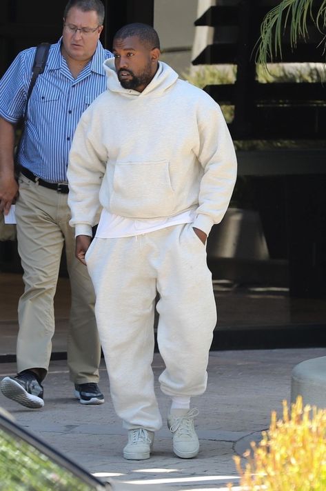 Celebrities who wear tracksuits everywhere athleisure style Celebrity Tracksuit Outfit, Winter Tracksuit Outfits Men, Kanye West Street Style, Mens Tracksuit Fashion, Men’s Tracksuit Style, Men Tracksuit Outfit Aesthetic, Men’s Sweatsuit Outfit, Kanye Inspired Outfits, Men’s Athleisure Style