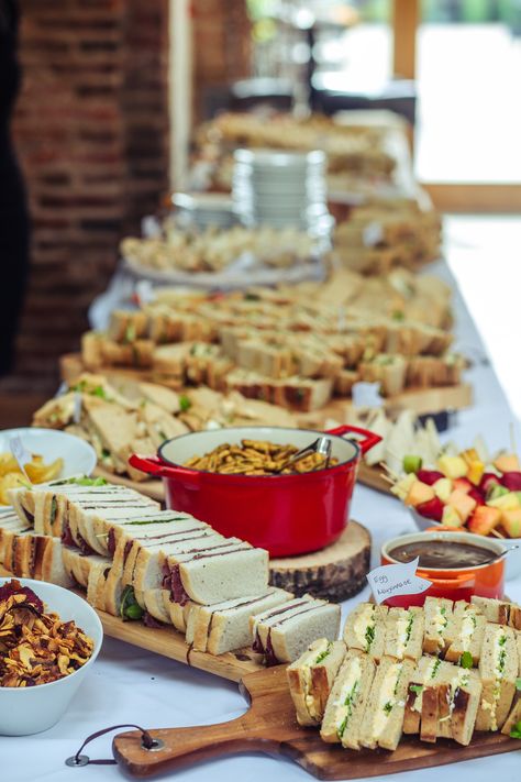 Conference Snacks Table, Conference Lunch Ideas, Lunch Buffet Ideas, Clean Lunch Recipes, Pta Programs, Sandwich Catering, Creative Conference, Sandwich Buffet, Company Meeting