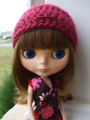 Q.D. Patooties: Simple Crocheted Winter Cap for Blythe (a.k.a. FREE Pattern!) Doll Hat Pattern, Free Hat Patterns, Blythe Crochet, Free Crafts, Crocheted Toys, Yarn Dolls, Dolls Clothes Diy, Diy Vetement, Cap Patterns