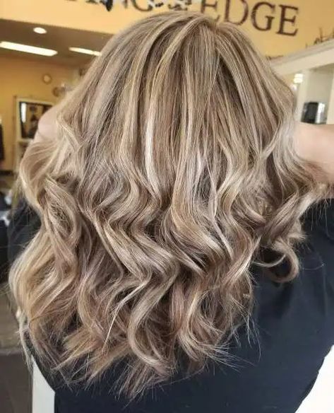 30 Brown Hair With Blonde Highlights Ideas - Society19 Partial Vs Full Highlights, Partial Blonde Highlights, Hairstyles Ombre, Full Head Highlights, Blonde Foils, Highlights Hairstyles, Hairstyles Balayage, Partial Highlights, Foil Highlights