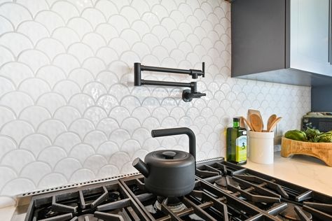 Scallop Tile Backsplash Kitchen, Fishscale Backsplash Kitchen, Fishscale Backsplash, Kitchen Fish Scale Tile, Scallop Tile Backsplash, White Fishscale Backsplash, Fish Scale Tile Backsplash, Kitchen Splash Back, Airstream Living