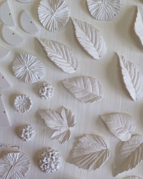 Long dreamed to make leaves from porcelain clay and finally dare🐇))) They today went through 🤞biscuit firing🤞 and are already cooled in the… Texture Sculpture, Ceramic Leaves, Leaf Sculpture, Clay Leaves, Aspen Leaf, Sculpture Art Clay, Clay Diy Projects, Ceramics Ideas, Porcelain Jewelry