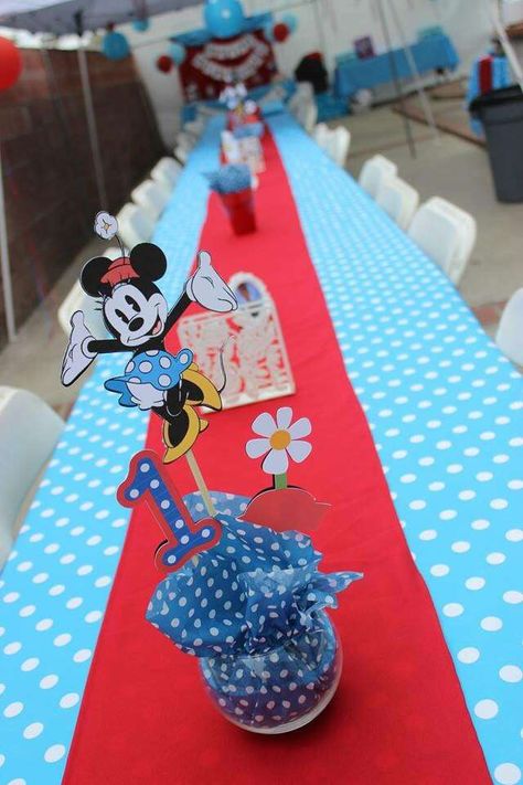 Maribelle's First Birthday Party.  | CatchMyParty.com Vintage Minnie Mouse Birthday, Minnie Mouse Center Pieces, Party Ideas For Girls, Minnie Mouse Birthday Party Ideas, Vintage Minnie Mouse, Minnie Mouse Theme Party, Minnie Mouse Birthday Decorations, Minnie Mouse 1st Birthday, Mickey Birthday Party