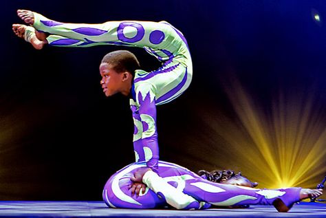 soul circus - Google Search Universoul Circus, Flexibility Inspiration, Yoga Photoshoot, Flexibility Dance, Amazing Gymnastics, Get Funky, Dance Instructor, Prospect Park, New York Magazine