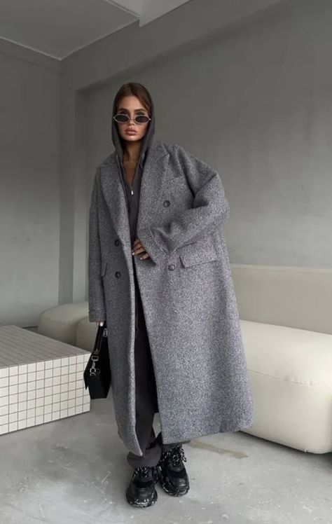 Outfit Manteau Long Noir, Grey Wool Coat Outfit, Wool Coat Outfit, Long Grey Coat, Gray Wool Coat, Outfits Classy, Coat Trends, Perfect Coat, Grey Coat