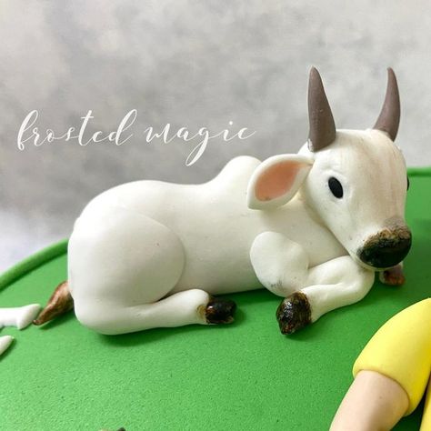 Fondant Cake Topper, Fondant Animals, 1st Birthday Cakes, Fondant Cake Toppers, Fondant Decorations, Animal Cake, Fondant Toppers, Poke Cake, Fondant Cake