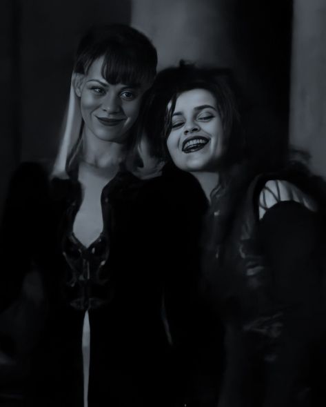 Narissa Malfoy, Beatrix Lestrange, The Black Sisters, Harry Potter Narcissa, Bellatrix Lestrange Aesthetic, Helen Mccrory, Black Sisters, Images Harry Potter, Draco Harry Potter