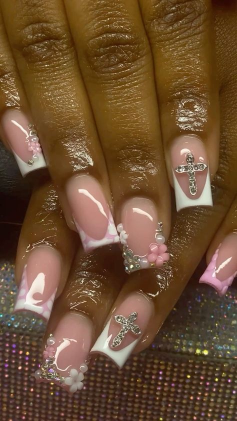 Nails First Day Of School, Nails Design With Charms, Nail Ideas Acrylic Pink, Nails Ideas Black Women, Nail Ideas For Back To School, Cute Birthday Nails Short, Nails Birthday Design Ideas, Short Nail Designs Pink, Nail Designs For School