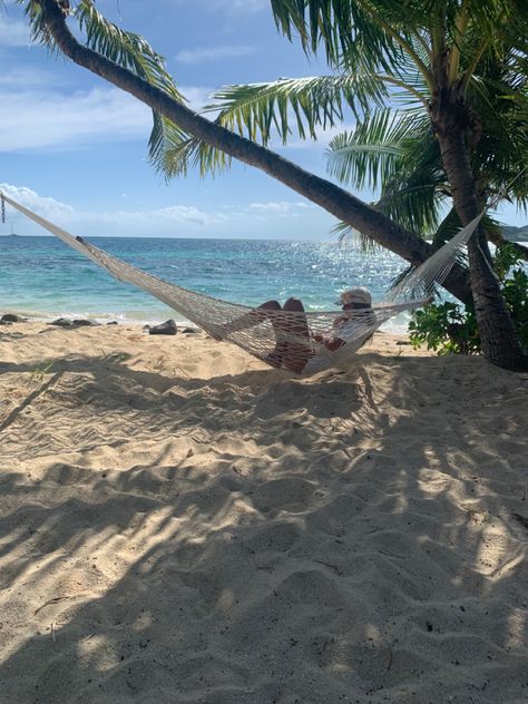 Cute Hammock Pics, Beach Hammock Pictures, Aesthetic Hammock, Hammock Pictures, Hammock Aesthetic, Hammock On The Beach, Recreation Photos, Hammock Photos, Hammock Beach