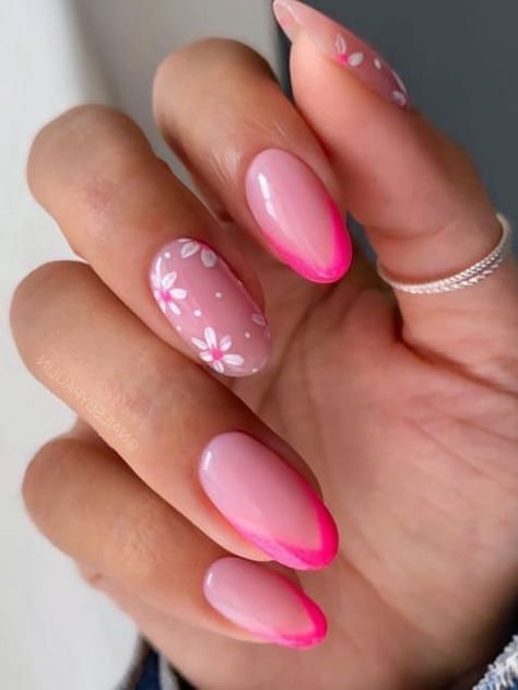 fuchsia French tips with flowers Fushia Nails Design, Feminine Nail Art, Halloween Nail Design, Short Pink Nails, Pale Pink Nails, Pink Nail Colors, Rose Fushia, Makeup Nails Designs, Pink Glitter Nails