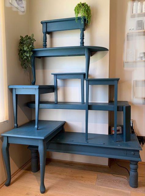 Unusual Shelving Ideas, Unique Display Ideas, Diy Cloth Storage, Salon Boutique Ideas, Upcycled Shelves, Recycled Furniture Design, Upcycled Coffee Table, Half Table, Unusual Furniture