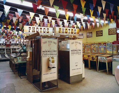 What arcades looked like before video games Arcade Retro, Penny Arcade, Skee Ball, Fine Photography, Miniature Portraits, Coin Operated, Vintage Everyday, Retro Arcade, Kansas City Missouri