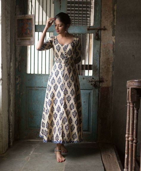 Blue Floor Length Dress, Indian Print Dress, Kalamkari Dresses, Stylish Kurtis Design, Simple Kurta Designs, Simple Kurti Designs, Blue Floor, Casual Indian Fashion, Long Kurti Designs