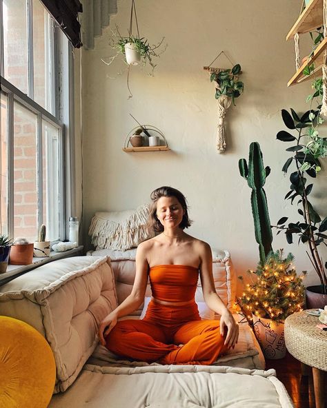 Yogi Lifestyle, Yoga Photoshoot, Yoga Nature, Efficient Workout, Foto Portrait, Yoga Photos, Kundalini Yoga, Yoga Room, Meditation Room