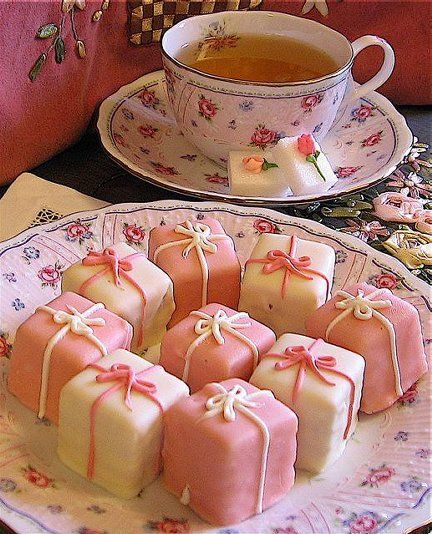 Dessert For Tea Party, Budget Tea Party, Tea Party Sweets Desserts, Tea Party Recipes Easy, Tea Party On A Budget, D&d Food Ideas, Yea Party Food, Adult Tea Party Decorations, Tea Party Cakes