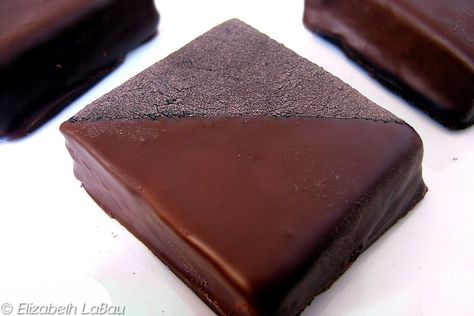 Dark cocoa powder and a chocolate coating give these velvety chocolate marshmallows deep, dark chocolate taste. Chocolate Marshmallow Recipe, Marshmallow Recipes, Marshmallow Desserts, Marshmallow Treats, Unflavored Gelatin, Recipes With Marshmallows, Homemade Marshmallows, Chocolate Marshmallows, Chocolate Coating