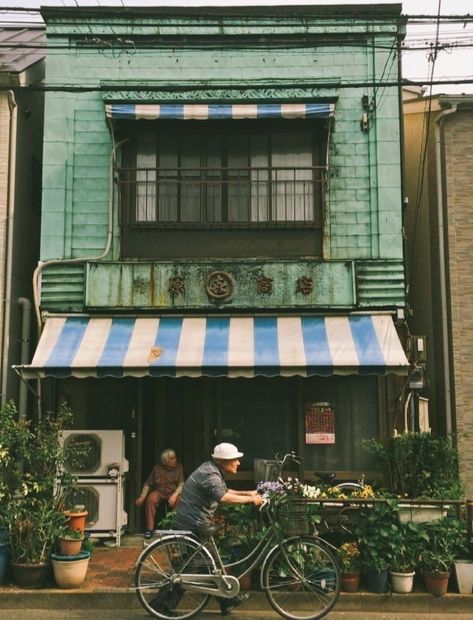 Japanese Store Fronts, Japanese Buildings, Japanese Shop, Building Aesthetic, Japan Street, Japan Aesthetic, Aesthetic Japan, Japanese Architecture, Urban Sketching