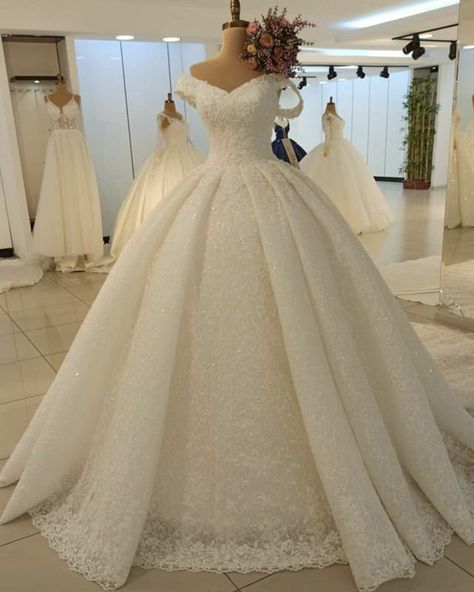 Lace Wedding Dress Princess, Ball Gown Wedding Dress With Train, Lace Princess Wedding Dress, Beach Wedding Rustic, Ball Gown Off Shoulder, Wedding Ball Gown Dresses, Gown Off Shoulder, Wedding Dress Princess, Lace Princess Wedding Dresses