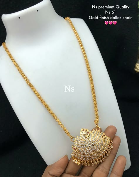 Chain Designs Gold Women Indian, Locket Gold Design, Chain Designs Gold Women, Long Chain Designs Gold, Long Chain Designs, Chain Designs Gold, Dollar Chain, Gold Chain Necklace Womens, Hindu Jewelry