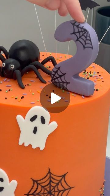 Sarah on Instagram: "Better post this one before Halloween is over 🕷️ 🦇 👻 

#cake #cakedecorating #birthdaycake #halloween #buttercream" Halloween Buttercream Cake, Pumpkin Party, Butter Cream, Cake Decorating, Birthday Cake, Halloween, Cake, On Instagram, Instagram