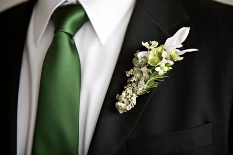 boutonnier Woodland Wedding Bouquet, Bride Emergency Kit, Wedding Planning Organizer, Best Wedding Suits, Men Chest, Bridesmaid Inspiration, Groom And Groomsmen Attire, Suits Men, Fantasy Wedding