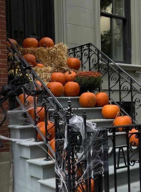 Halloween In New York, Stairs Outdoor, Nyc Fall, Autumn In New York, Nyc Aesthetic, New York Fall, Fall Inspo, Season Of The Witch, Fall Feels