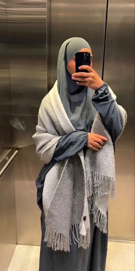 Jilbab Outfits, Islamic Modest Fashion, Modest Outfits Muslim, Modest Winter Outfits, Abaya Outfit, Estilo Hijab, Modest Casual Outfits, Stile Hijab, Modesty Outfits