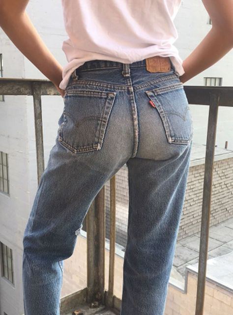 Vintage Levis Jeans Outfit, Levi 501 Jeans Women Outfit, 501 Levis Women Outfits, Levis 501 Outfit, Levi 501 Jeans Women, Vintage Jeans Outfit, 501 Outfit, Levi Jeans Outfit, Levis High Waisted Jeans