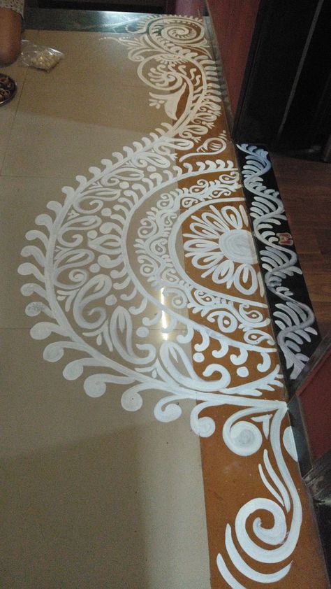 Fabric Rangoli Designs, Half Circle Alpona Design, White Paint Rangoli Designs On Floor, White Paint Rangoli, Alpana Designs Bengali Laxmi Puja, Jhuti Designs, Alpana Designs Bengali Border, Painted Rangoli, Alpona Design Bengali Border