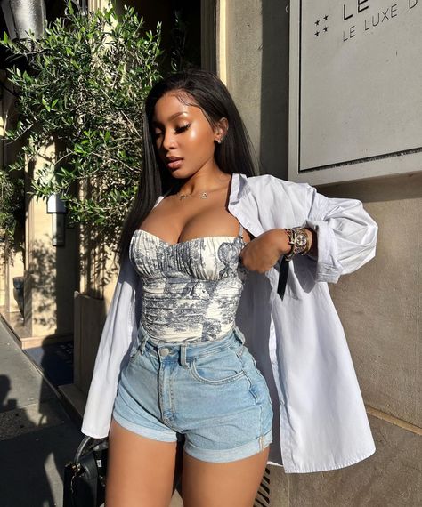 Capricorn Venus Aesthetic Outfit, Nqobile Khwezi, Bday Outfits, Shorts Outfits Women, Chill Fits, Effortlessly Chic Outfits, Classy Casual Outfits, Streetwear Fashion Women, Casual Chic Outfit