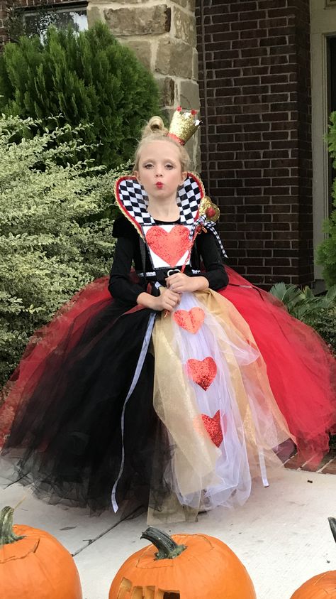 Queen Of Hearts Kids Costume, Alice In Wonderland Queen Costume, Alice And Wonderland Diy Costumes, Kids Queen Of Hearts Costume, Alice In Wonderland Costumes Diy, Alice In Wonderland Costume Queen Of Hearts, Queen Of Hearts Costume Kids, Alice In Wonderland Queen Of Hearts Costume, Queen Of Hearts Cartoon